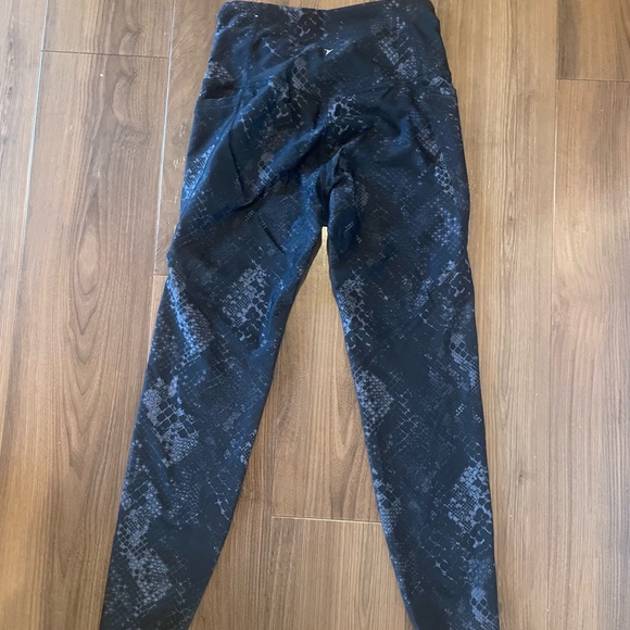 Old navy elevate snake print leggings - Picture 2 of 2